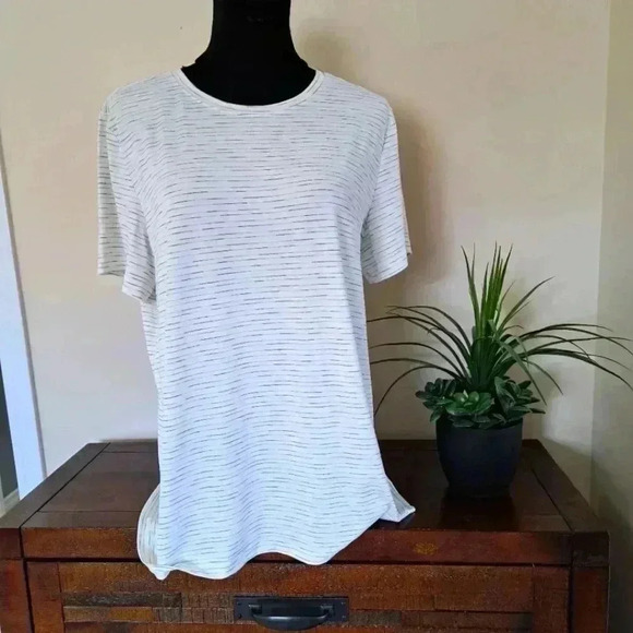 NWOT Set of  2 Mondetta Performance Tees Medium Black and Cream Short Sleeved - Picture 2 of 13
